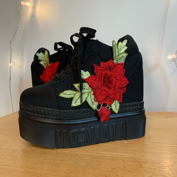 Shoes - 🌹Platform Black Rose Sneakers🌹